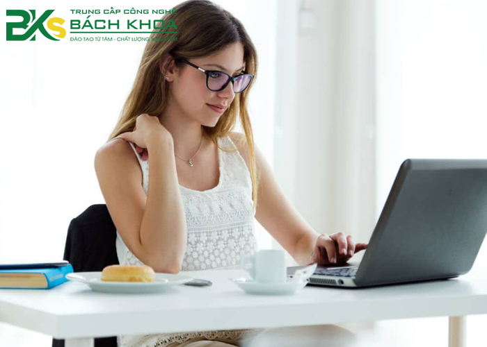 Hình thức học trung cấp quản trị kinh doanh từ xa là học online mọi lúc mọi nơi