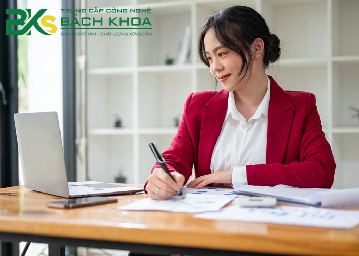 Trung cấp công tác xã hội từ xa phù hợp với những người đang đi làm, bận rộn