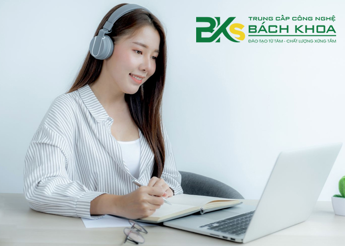 Hình thức đào tạo trung cấp tài chính ngân hàng từ xa là học online trực tuyến Hình thức đào tạo trung cấp tài chính ngân hàng từ xa là học online trực tuyến