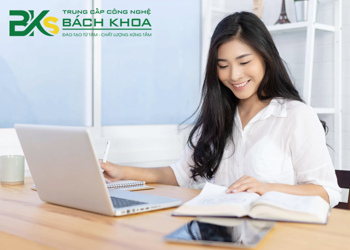 Trung cấp kế toán online phù hợp với người đi làm, người bận rộn