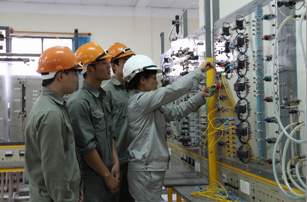 Học viên ngành Điện công nghiệp học online từ xa