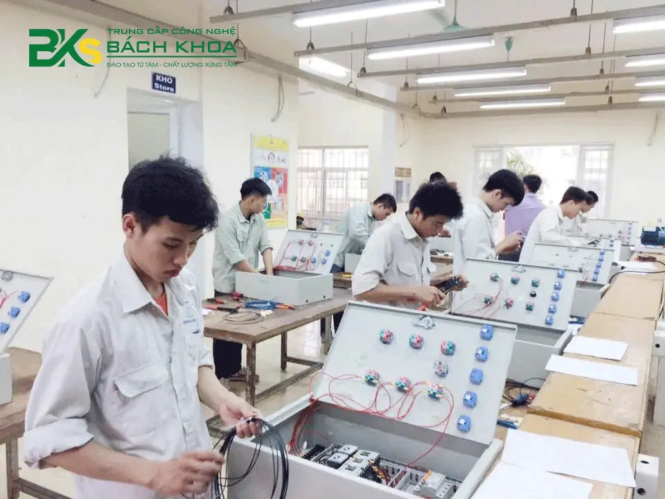 Cơ hội việc làm ngành điện công nghiệp sau tốt nghiệp