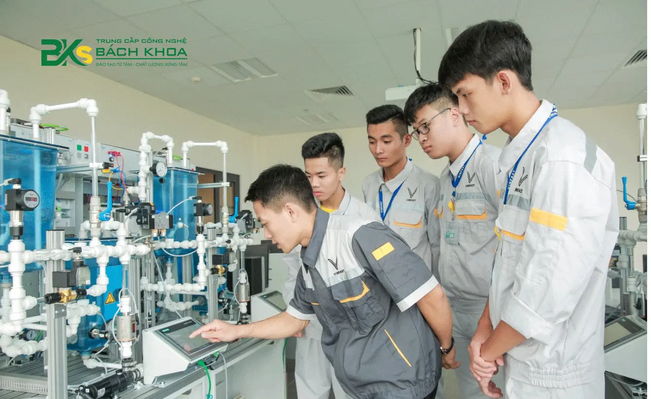 Đào tạo trung cấp tập trung thực hành giúp rút ngắn thời gian học.