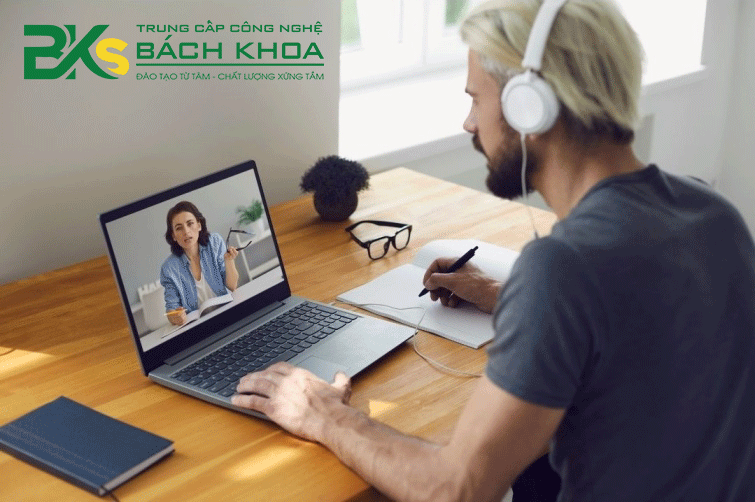 lợi ích học trung cấp từ xa linh hoạt cho người bận rộn.