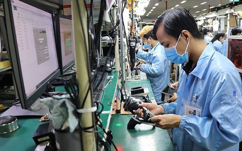 Người đi làm tuổi 25 30 40 quyết định chuyển ngành sang Điện tử Công nghiệp tại trường BKS để có tương lai ổn định hơn