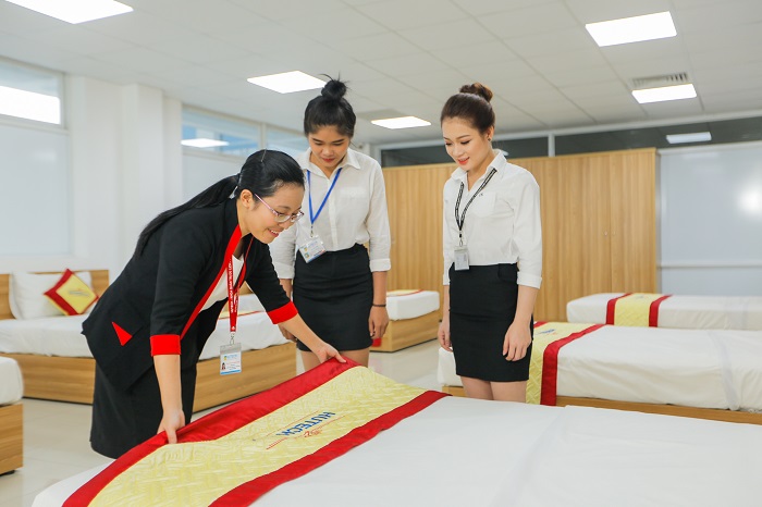 Trung Cấp Quản Trị Khách Sạn 15 Học viên Trung cấp Quản trị Khách sạn BKS – lộ trình học linh hoạt và học phí hợp lý
