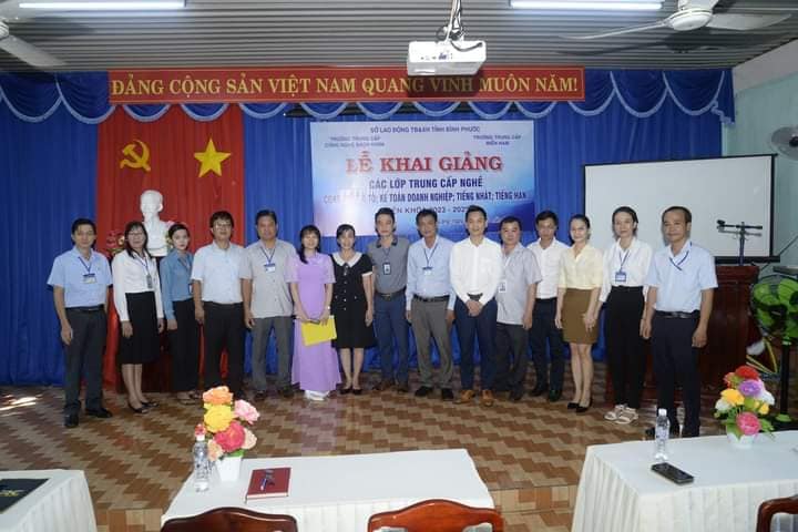 Lễ khai giảng các lớp trung cấp nghề