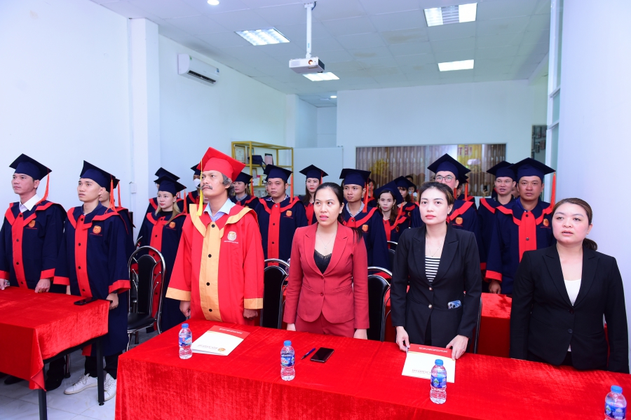 Học viên BKS nhận bằng Trung cấp Điện tử Công nghiệp chính quy được Bộ Lao động Thương binh Xã hội công nhận