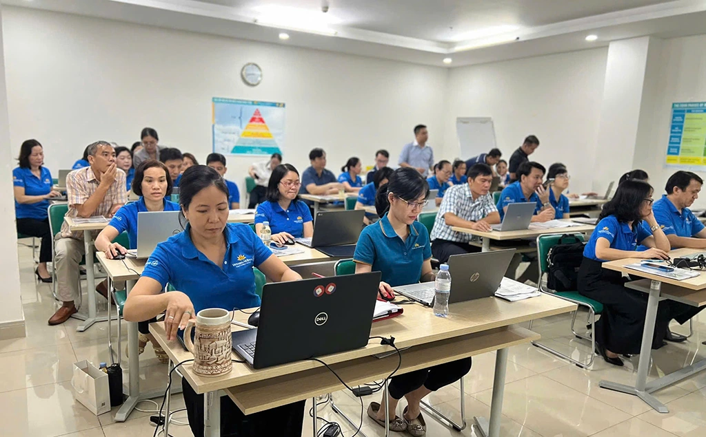 Học trực tiếp tại trường
