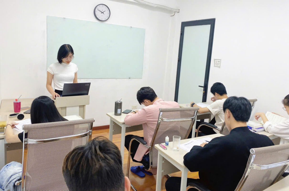 Trung Cấp Tiếng Hàn 5 Học viên thực hành
