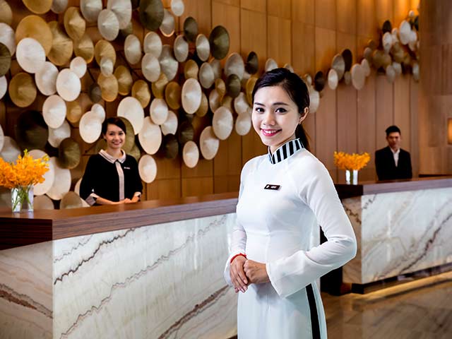 Trung Cấp Nghiệp Vụ Nhà Hàng 18 Nhân Viên Lễ Tân