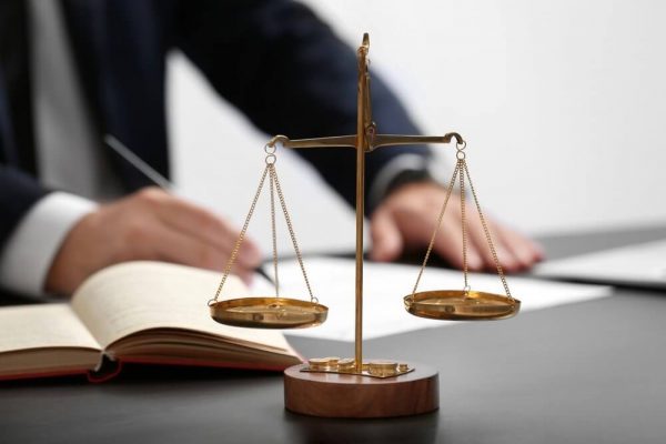 Trung cấp Luật và Trung cấp Pháp lý