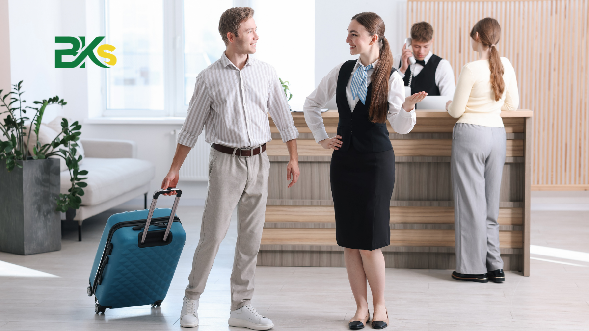 Nhân sự ngành quản trị khách sạn làm việc chuyên nghiệp tại các resort cao cấp.