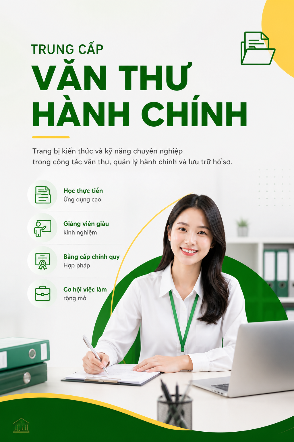 Sinh viên tốt nghiệp Trung Cấp Văn Thư Hành Chính cầm bằng tự tin