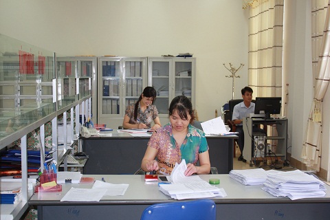 Học viên nộp hồ sơ trực tuyến đăng ký học Văn thư Hành chính