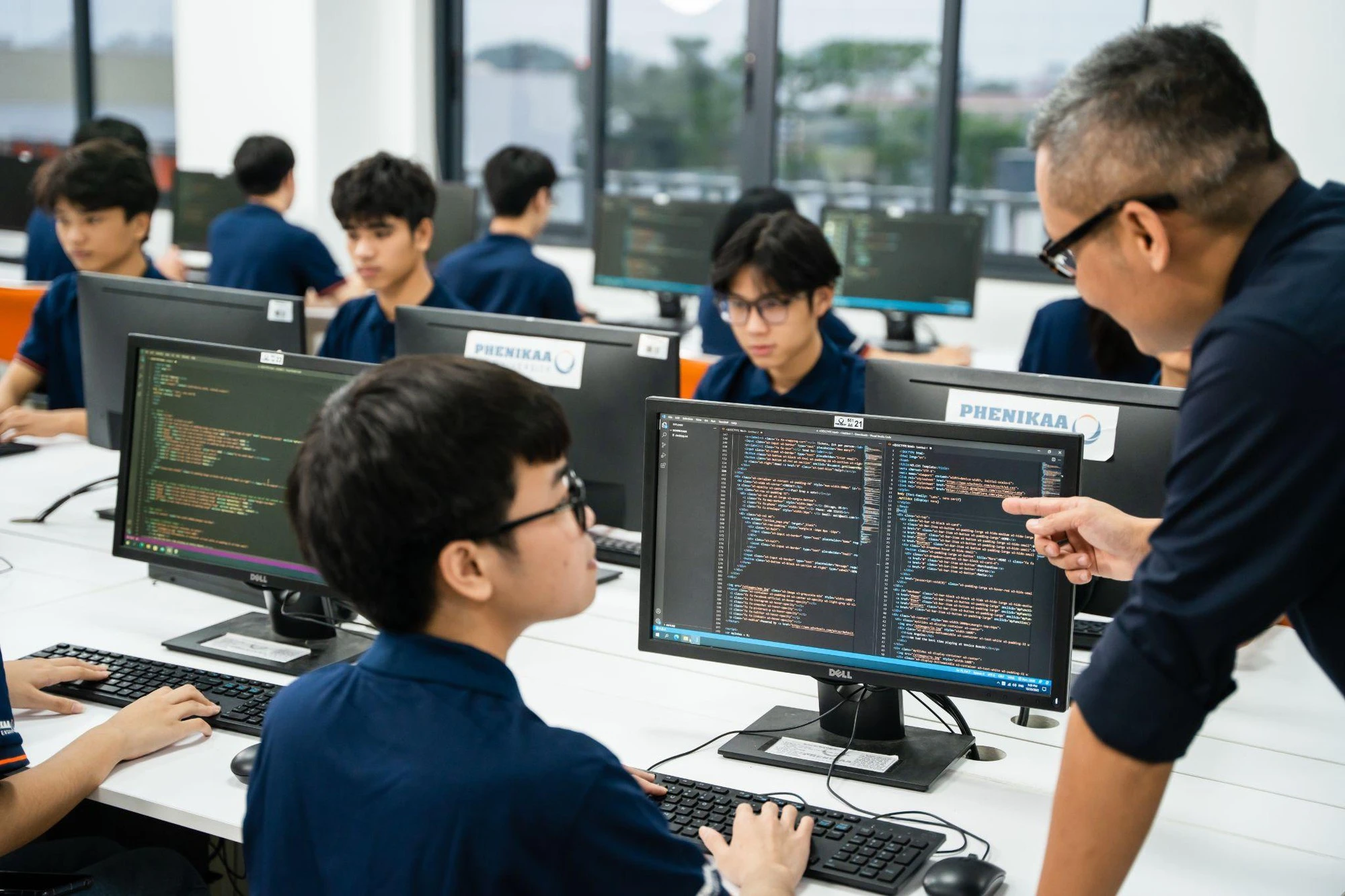 Trung Cấp Công Nghệ Thông Tin 9 Thực hành lập trình tại phòng máy