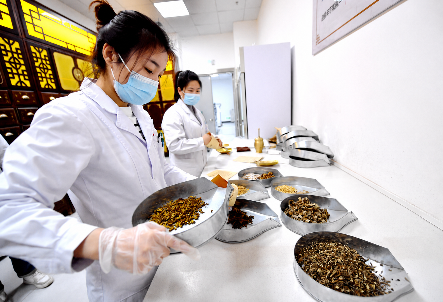 Học viên Trung cấp Y học Cổ truyền thực hành chăm sóc sức khỏe